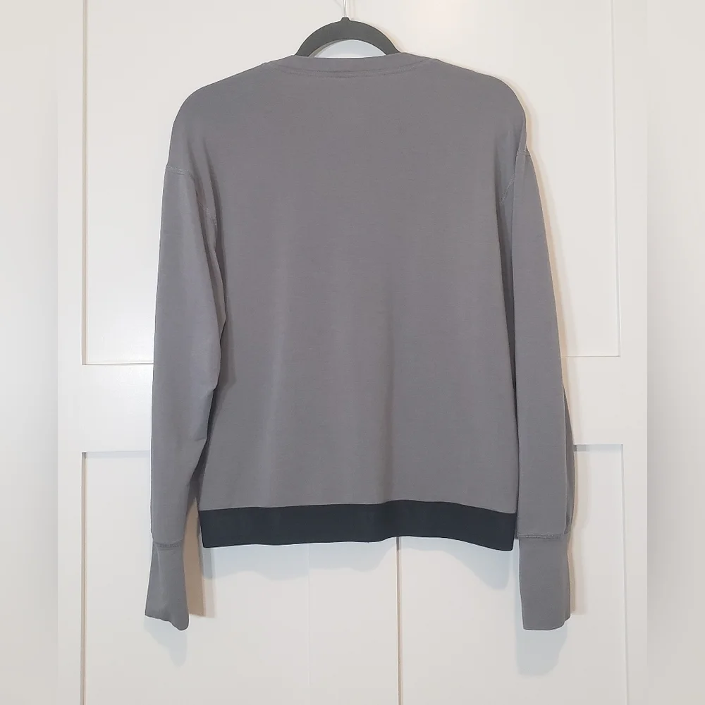 Nike Dri Fit Training Top Long Sleeve Gray Size Small JUST DO IT On Rear Waist